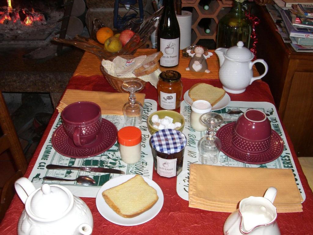 Gites De La Ferme Auberge De Mesauboin Billé Buitenkant foto