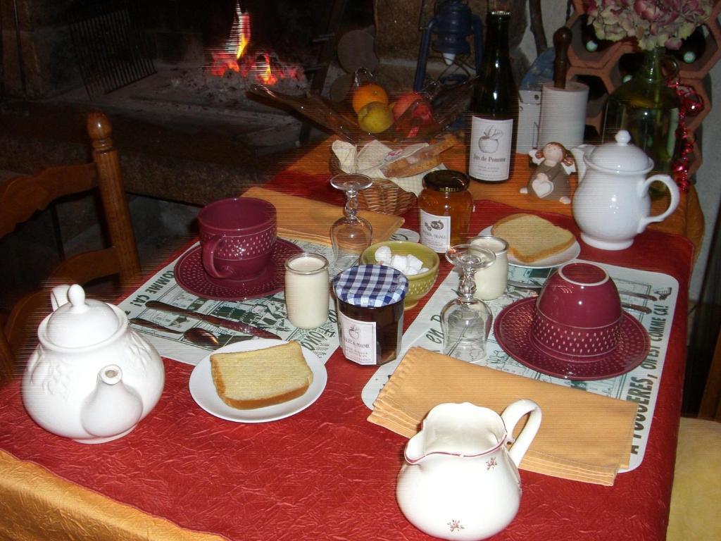 Gites De La Ferme Auberge De Mesauboin Billé Buitenkant foto