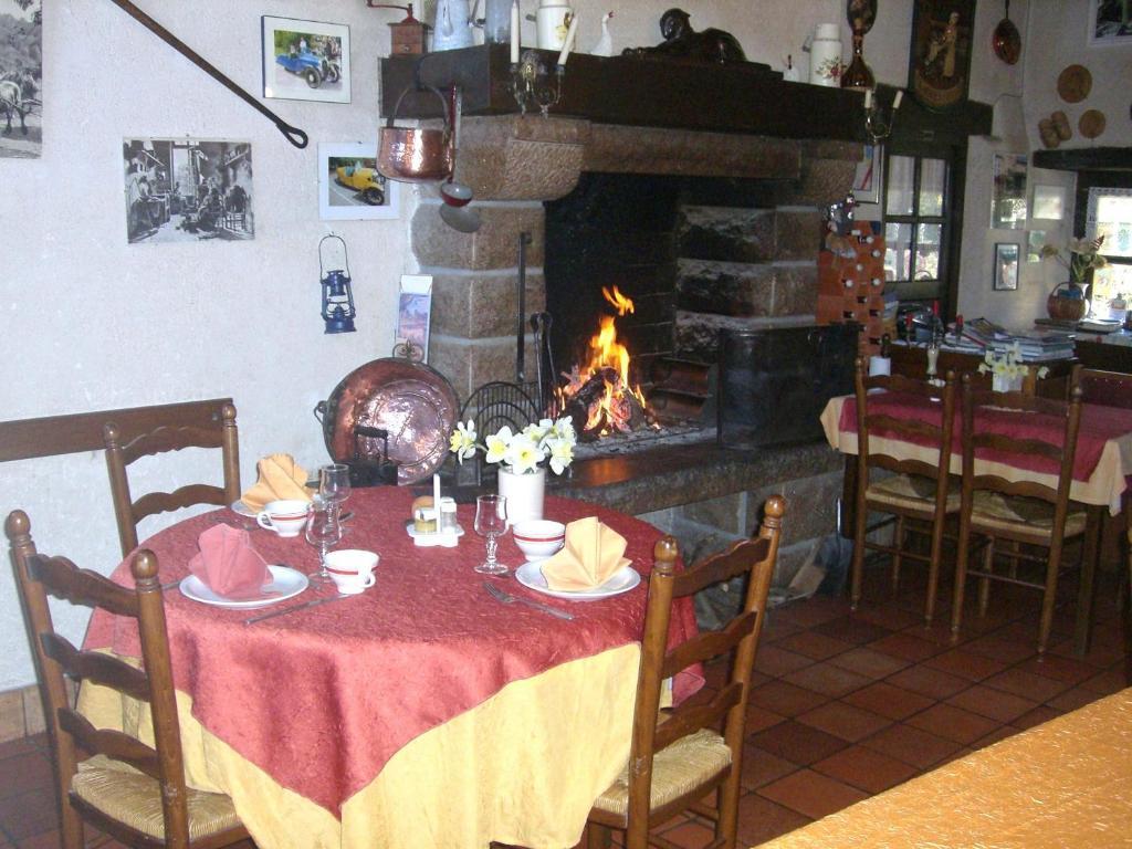 Gites De La Ferme Auberge De Mesauboin Billé Buitenkant foto